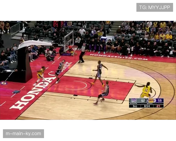 美国主帅塞拉斯坚持分级建队思路，发展联盟阵容主打快攻转换节奏